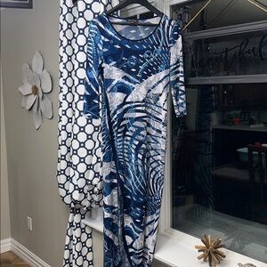 🇨🇦Sz M Michael Tyler Blue and White 3/4 Sleeve Patterned Maxi Dress PTP 18+